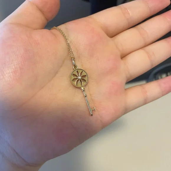 Tiffany 18k god necklace with chain and diamond Tiffany daisy key - Picture 2 of 3